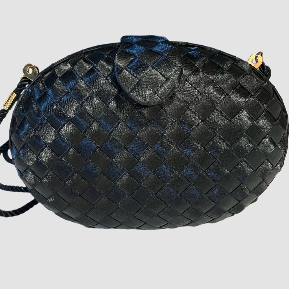 Whiting And Davis Vintage Clamshell Clutch Bag